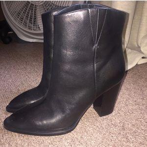 ⚡️FLASH SALE ⚡️Vince leather boots